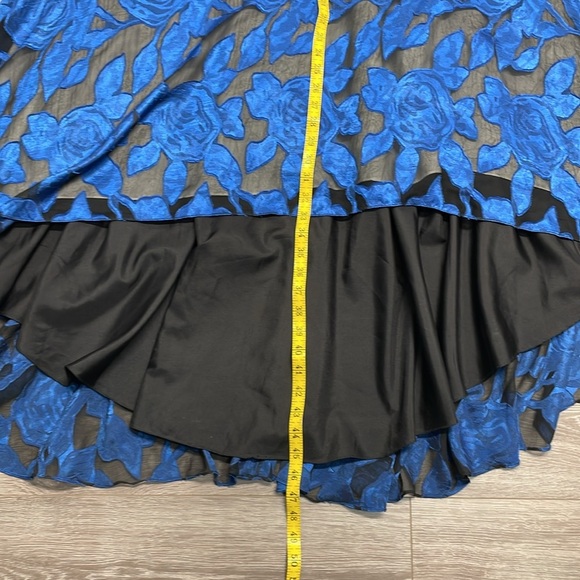 NWT Carmen Marc Valvo Infusion One Shoulder Floral Formal Gown with Pockets 12 - Picture 10 of 16